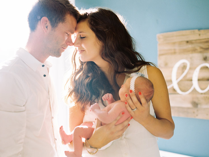 newborn family photo | Cassidy Brooke Photography