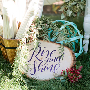 Rise and Shine hand lettered sign | Taryn Eklund Ink | photo by Callie Hobbes Photography